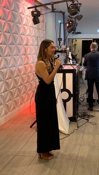 Blanca hablando en un encuentro profesional